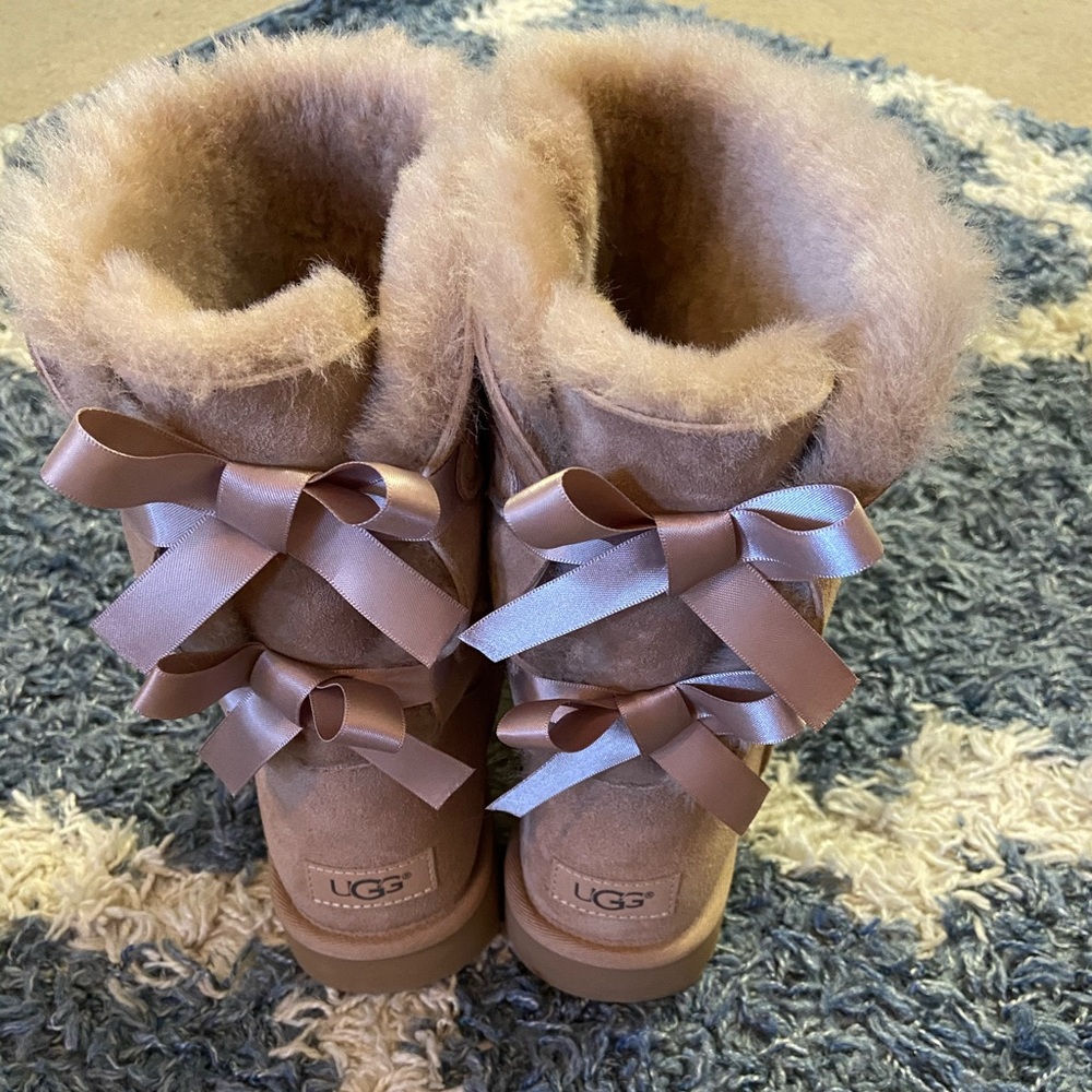 Ugg Bailey Bow II- Arroyo Women’s size 9